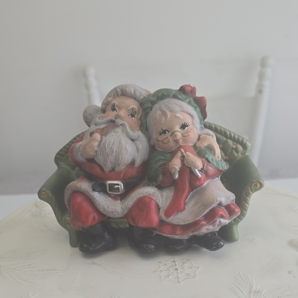 1992 Santa Mrs Claus Sitting On Couch Ceramic Mold Christmas Decor